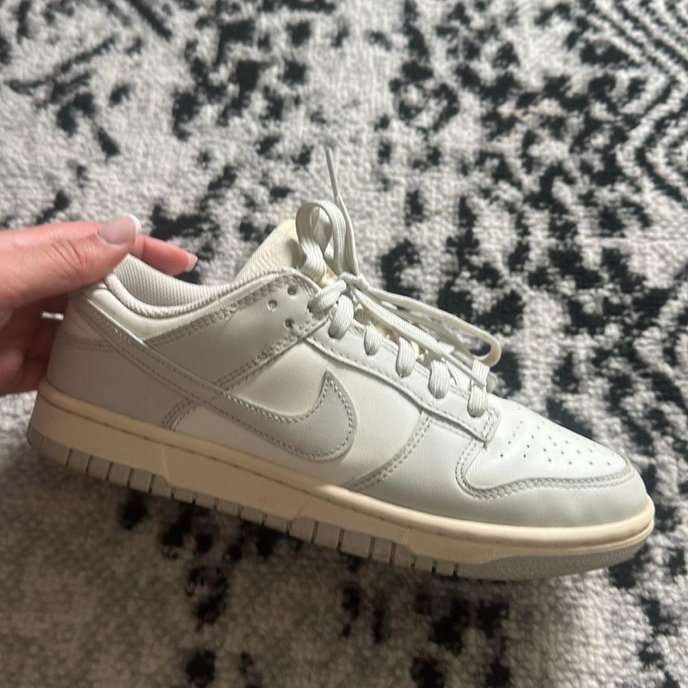 Woman’s Nike dunks - Picture 5 of 5